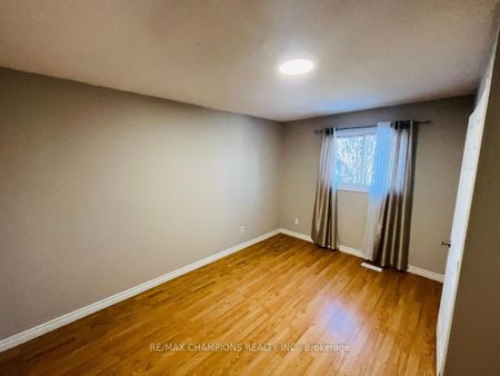 For Lease - 14 Simmons Boulevard, Brampton, Ontario - Photo 3