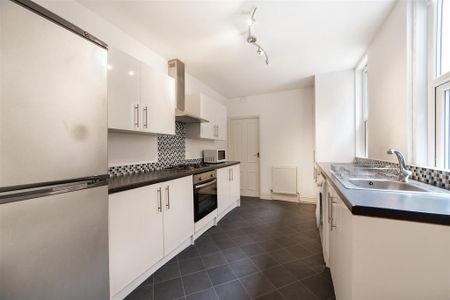 2 bedroom flat to rent - Photo 4