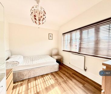 1 bedroom in a house share to rent - Photo 6