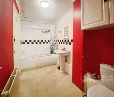 Clockhouse Road, Farnborough, Hampshire, GU14 7UA - Photo 4