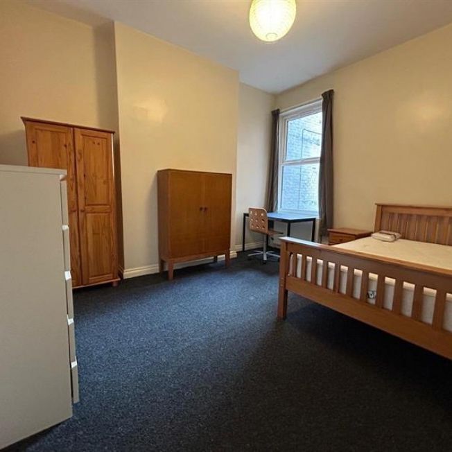 9 Bedroom Semi Detached To Let - Photo 1