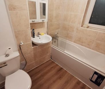 Room in a Shared Flat, Lisselton House, NW4 - Photo 1