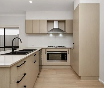 Modern Family Living in a Fast-Growing Eyre Community - Photo 3