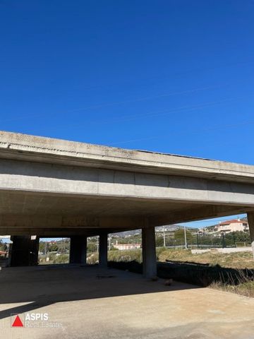 Ενοικίαση κατοικίας, 600 τ.μ., Καλύβια Θορικού, 2.500 € - Φωτογραφία 3
