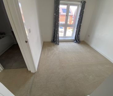 3 Bed Terraced House, Crop Leaze, BS34 - Photo 2