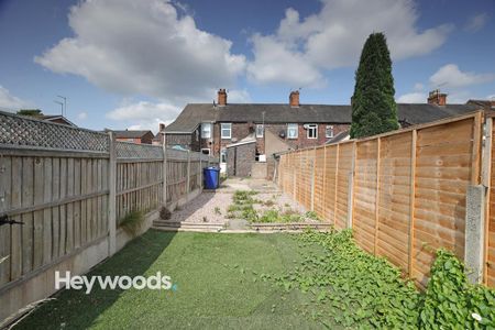 2 bedroom terraced house to rent - Photo 4