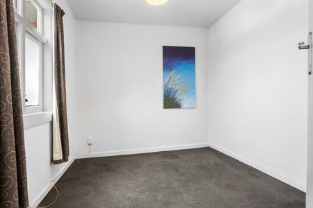 2-Bedroom Flat with 2 Off-street Carparks - Photo 3