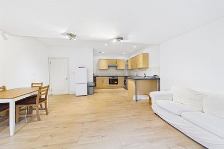 3 bedroom flat to rent - Photo 4