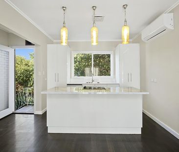 Charming Two Bedroom Unit - Photo 2