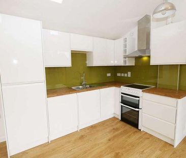 Woodview Road, Pangbourne. Quiet Location, Heart Of The Village, RG8 - Photo 4