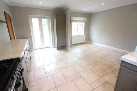 4 bedroom detached house to rent - Photo 5