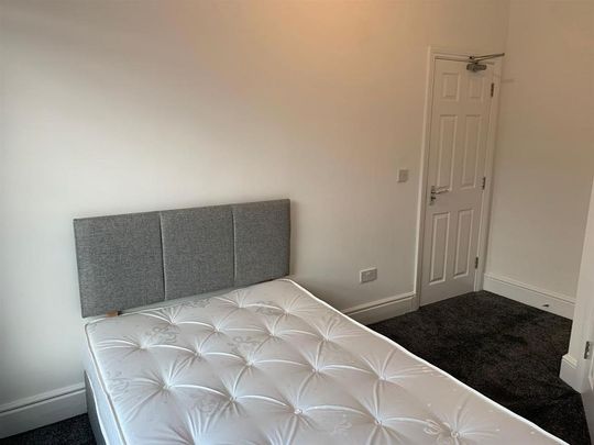 6 bedroom terraced house to rent - Photo 1