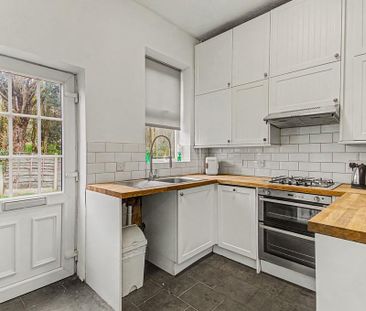 2 bedroom end of terrace house to rent - Photo 6