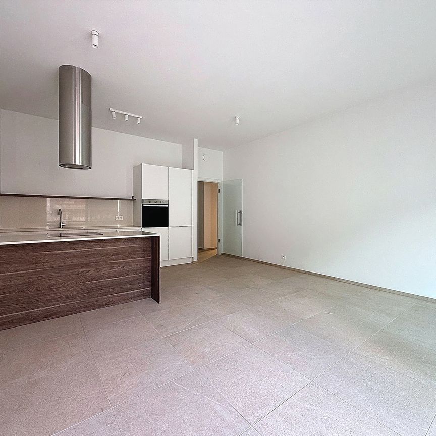 Flat - for rent - Photo 1