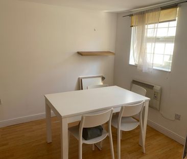 2 Bed Flat, William Street, RG1 - Photo 1