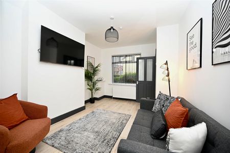 Room Rental 1 74 Fane Street, Belfast, BT9 7BW - Photo 2