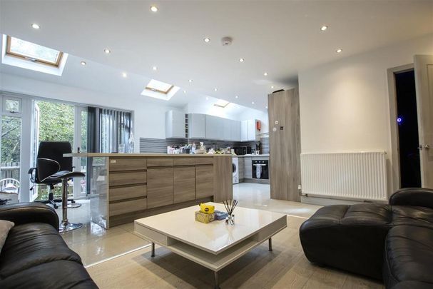 8 bedroom house to rent - Photo 1