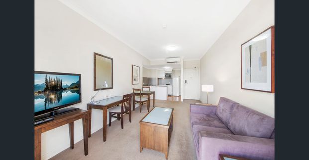 Modern 1-Bedroom Apartment with Parking – Electricity & Water Included - Photo 1