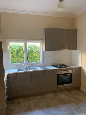 Spacious and cozy 2 bedroom home - Photo 2