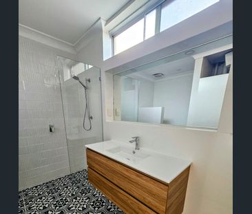 Beautiful coastal gem! - Photo 2