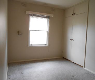 10 Evans Street, Chadstone VIC 3148 - House For Rent | Domain - Photo 2