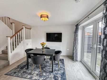 4 bedroom detached house to rent - Photo 3