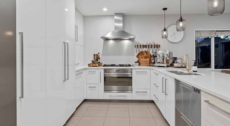 Executive Home: Your Beachside Retreat - Photo 3