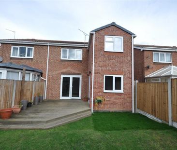 4 bedroom semi-detached house to rent - Photo 5