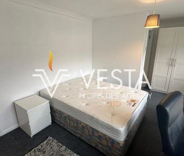 4 bedroom semi-detached house to rent - Photo 2