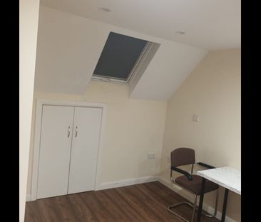 1 Bed Flat, Wealdstone, HA3 - Photo 1