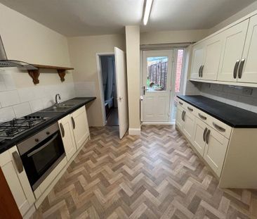 2 bedroom terraced house to rent - Photo 4