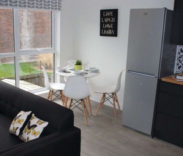 Sheldrick Close Room 6 - Photo 2