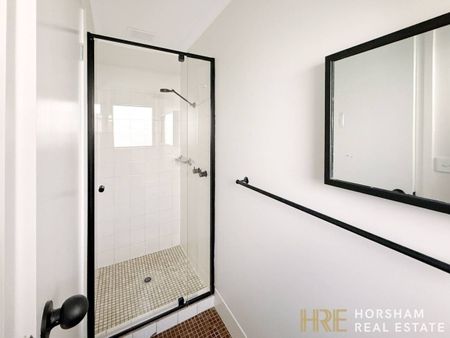 Spacious 4 bedroom Family Home in Horsham West - Photo 2