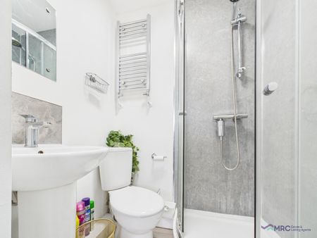 1 bedroom in a house share to rent - Photo 4
