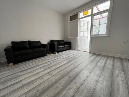 3 bedroom end of terrace house to rent - Photo 4