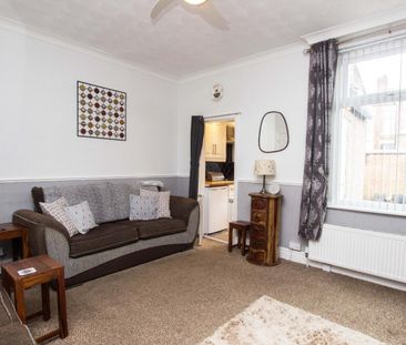 2 bedroom House To Let Total Size: 879 SQ FT - Photo 2