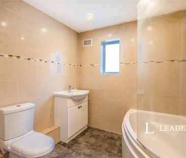 3 bedroom bungalow to rent Fourth Avenue, Wickford, Essex, SS11 - Photo 5