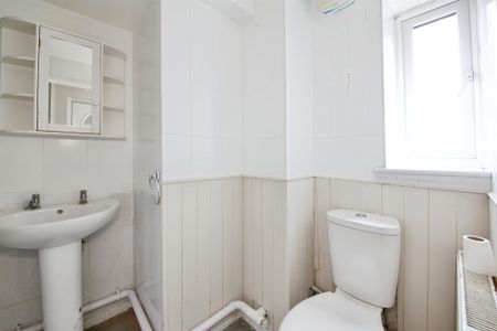 Carters Mead, Harlow - Photo 4