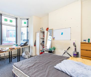 5 bed Semi-Detached House for Rent - Photo 6