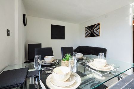 3 Bed Flat, Acorn Grove, B1 - Photo 4