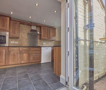 2 bedroom terraced house to rent - Photo 4