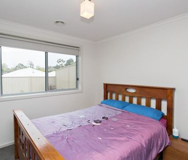 GREAT FAMILY HOME WITH DUCTED HEATING AND COOLING - Photo 5