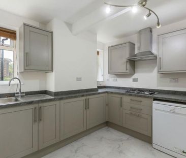 3 bedroom semi-detached house to rent - Photo 6