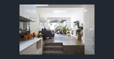 Unfurnished, two bedroom terrace / terraced courtyard - Photo 4