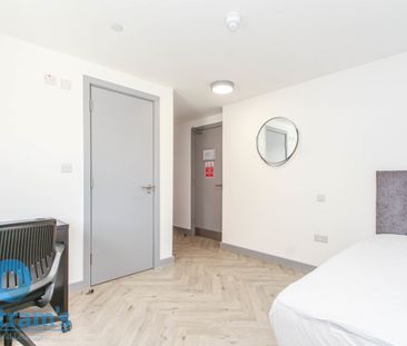 5 bed Apartment for Rent - Photo 2