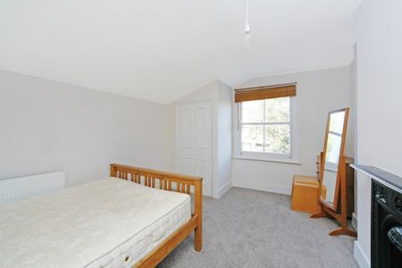 3 bedroom flat to rent - Photo 5