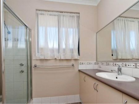 Private Home in Great Location - Photo 3