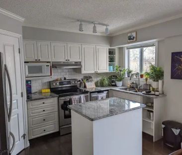 Beautiful and Convenient 2 Bed 2.5 Bath 2 Parking Beltline Townhous... - Photo 1