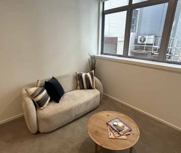 SPACIOUS TWO BEDROOM APARTMENT - CENTRAL CITY - Photo 1
