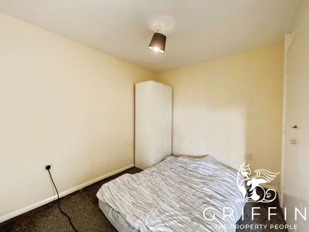 Falcon Avenue, Grays, RM17 - Photo 2